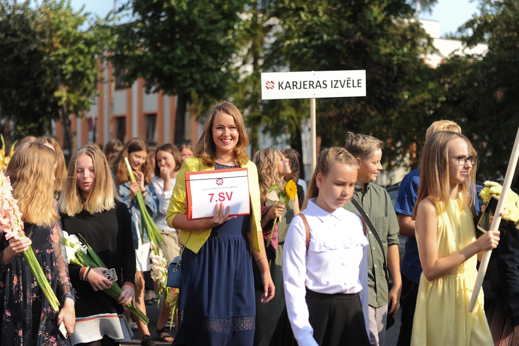 Pirmā skolas diena Jelgavas Spīdolas Valsts ģimnāzijā (FOTO)