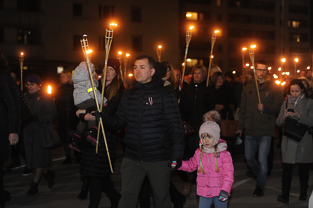 Jelgavnieki dodas Lāpu gājienā (FOTO)