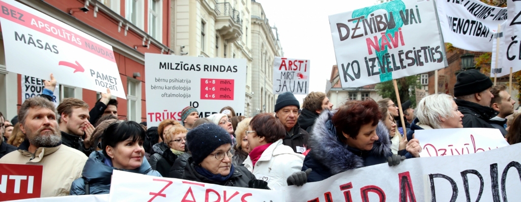 Mediķu prasību neizpildes gadījumā sola rīkot streiku, prasīt Viņķeles demisiju un vākt parakstus par Saeimas atlaišanu
