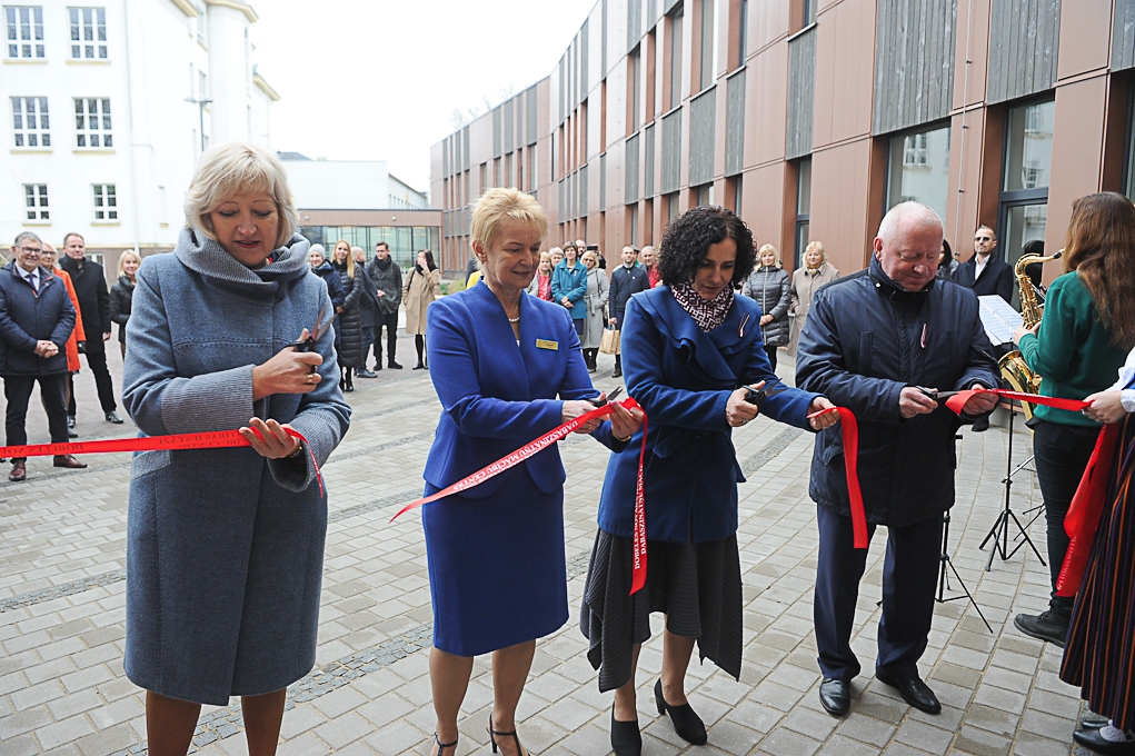 Dobelē atklāts jaunais Dabaszinātņu mācību centrs (FOTO)