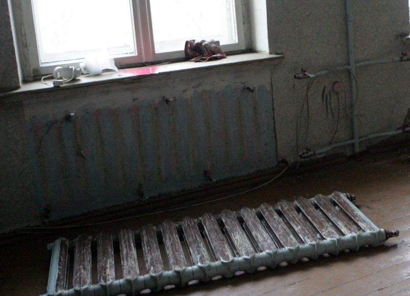 Ugunsdzēsēji glābēji atbrīvo radiatorā iesprūdušu bērna roku un izglābj zirgu