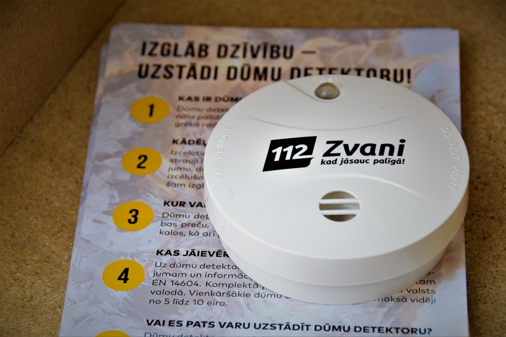 Dzīvoklī Jelgavā par piedegušu ēdienu signalizē dūmu detektors