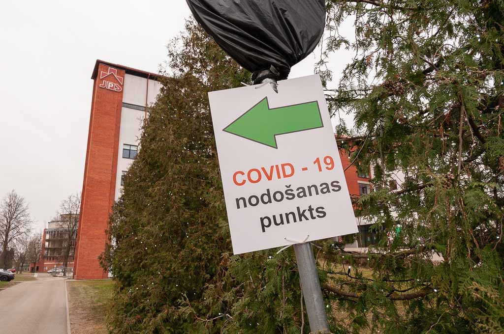 Līdz ar straujo Covid-19 saslimstības pieaugumu Jelgavas slimnīcā slēgs Bērnu nodaļu