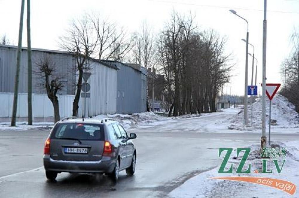 Pašvaldība pieņem dāvinājumā zemi ielas turpinājuma izbūvei
