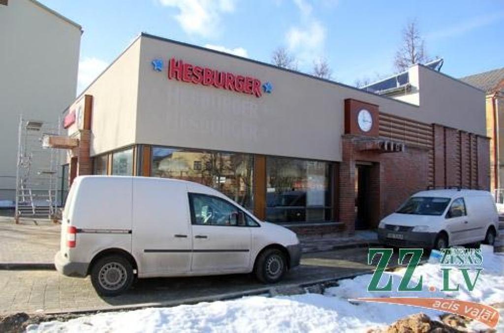 Investējot miljonu eiro, Jelgavā atklāj vēl vienu «Hesburger»