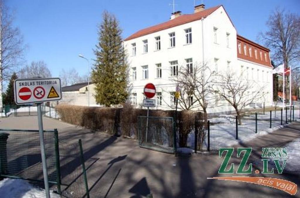 Ozolniekos aizliedz braukt līdz «Zīlītes» filiāles durvīm