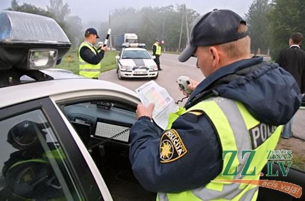 Uz Liepājas šosejas negadījumā cieš auto vadītāja