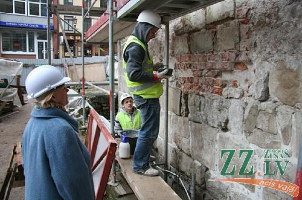 Piektdien «Zemgales Ziņās»: Doma pamatus stiprina Zaļenieku audzēkņi; valsts izvēlas būvēt jaunus ceļus, nevis no trokšņiem glābt to malās mītošos; izcila ābolu raža, cenas gan nekritīsies