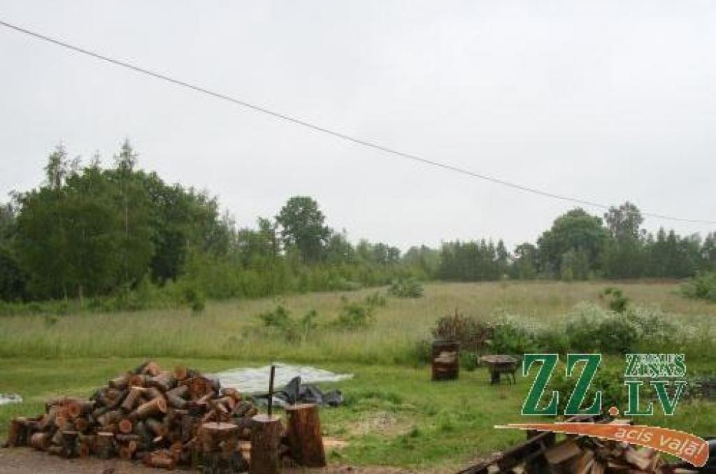 Tiesu nepļautas zāles dēļ kavē, jo maldās pārraktajā pilsētā