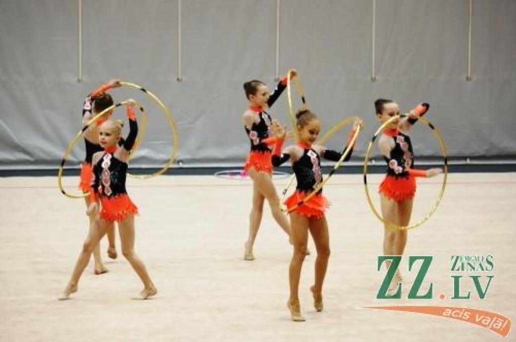 Mākslas vingrošana. Jelgavniecēm medaļas Latvijas čempionātā (ar foto)