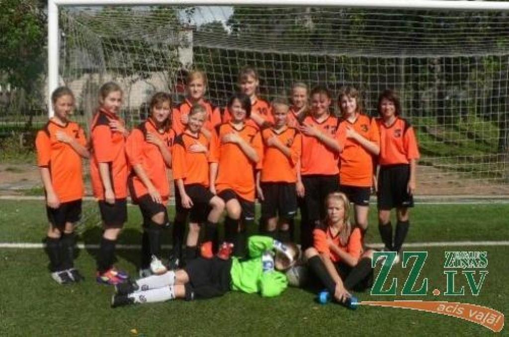 Futbols. Kalnciemnieces – Latvijas čempiones