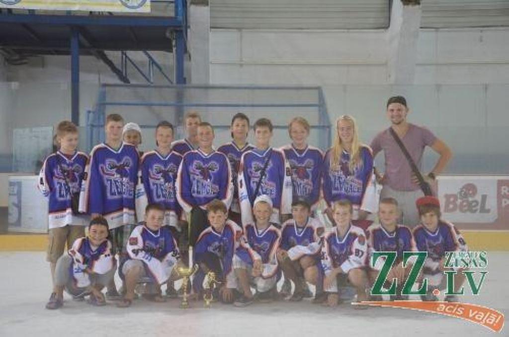 Jelgavas jaunie hokejisti no Slovākijas atgriežas ar sudraba medaļām