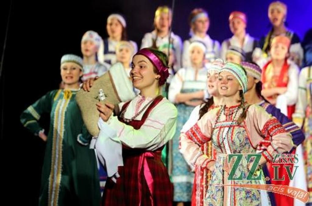 «Zvonņica» jubileju atzīmē ar koncertu Jelgavas kultūras namā (ar foto)