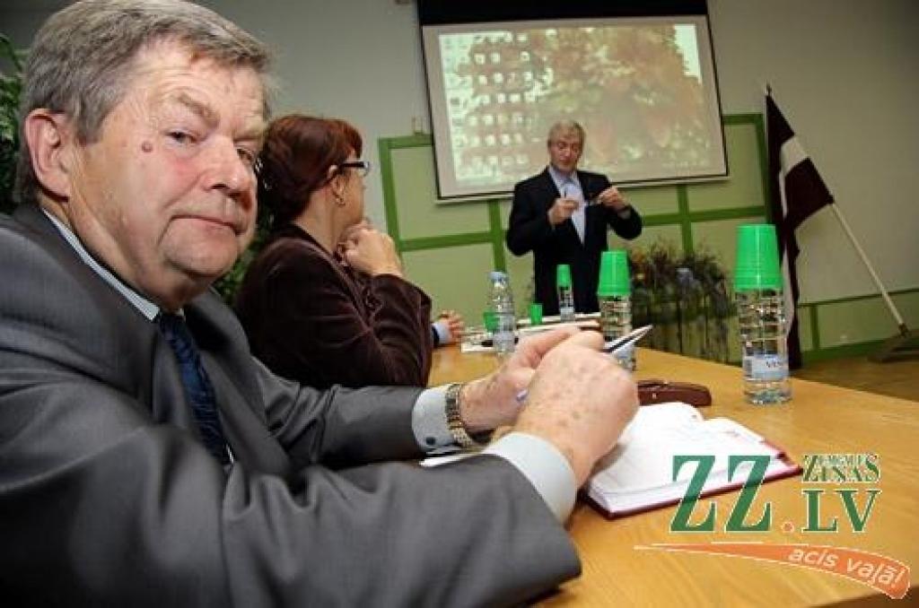 Ainārs pašvaldības izdevumā paziņo, ka vairs nekandidēs; avīze izņemta no pašvaldības mājas lapas; priekšsēdētājs komentārus nesniedz