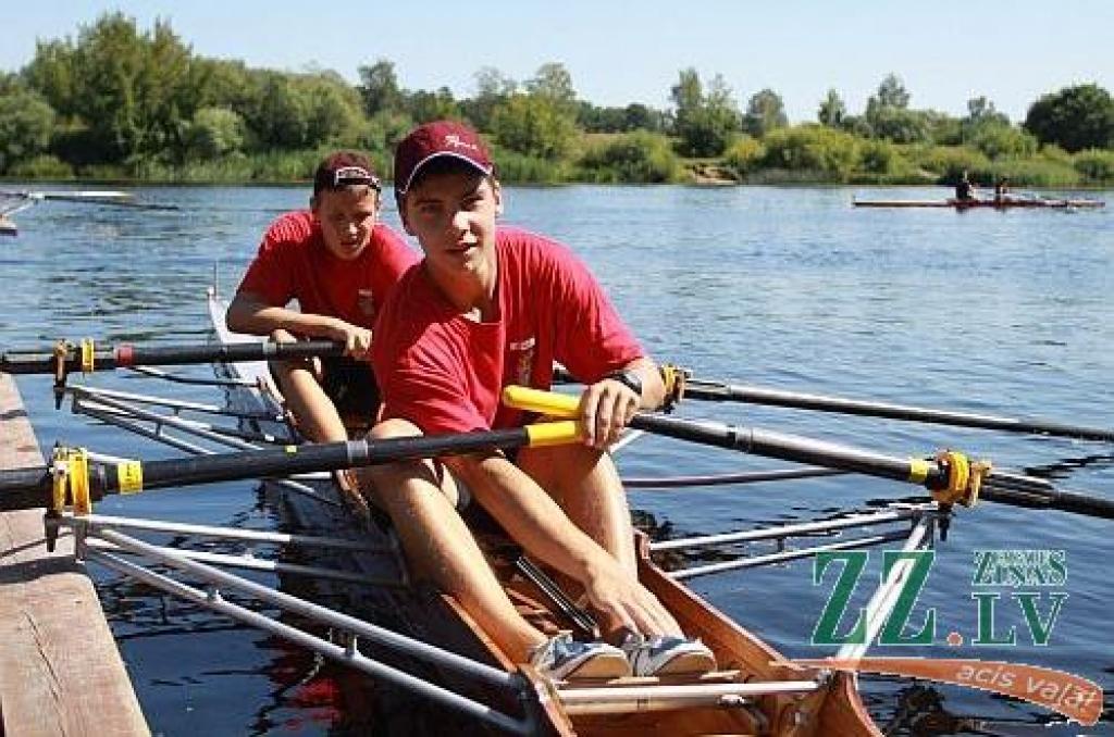 Airēšana. Jelgavniekiem Latvijas čempionātā visu kalumu medaļas