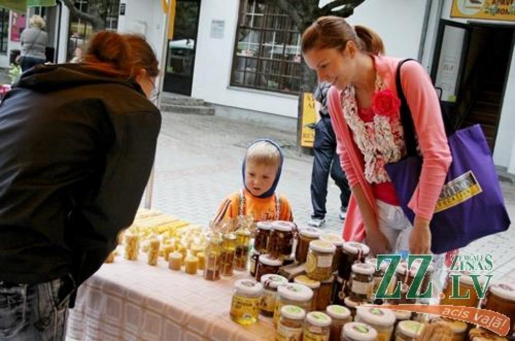 Tirdziņa rīkotājs: tirgojam tikai Latvijā ražotas preces