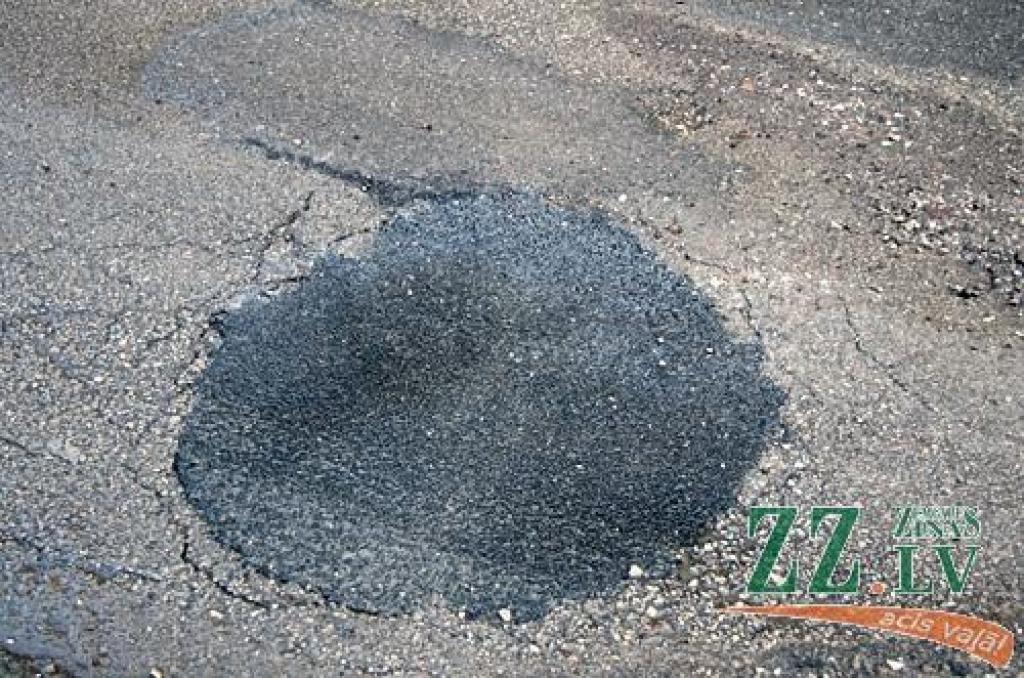 Ozolniekos jau kopš decembra beigām meklē autoceļu uzturētāju