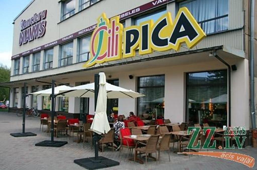 «Čili Pica» zīmola īpašnieki apsver iespēju lauzt līgumu ar «Pica serviss», kas apsaimnieko arī Jelgavas picērijas