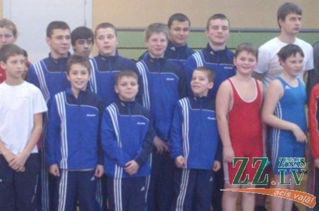 Brīvā cīņa. «Miloniešiem» medaļas Kundziņa kausa izcīņā