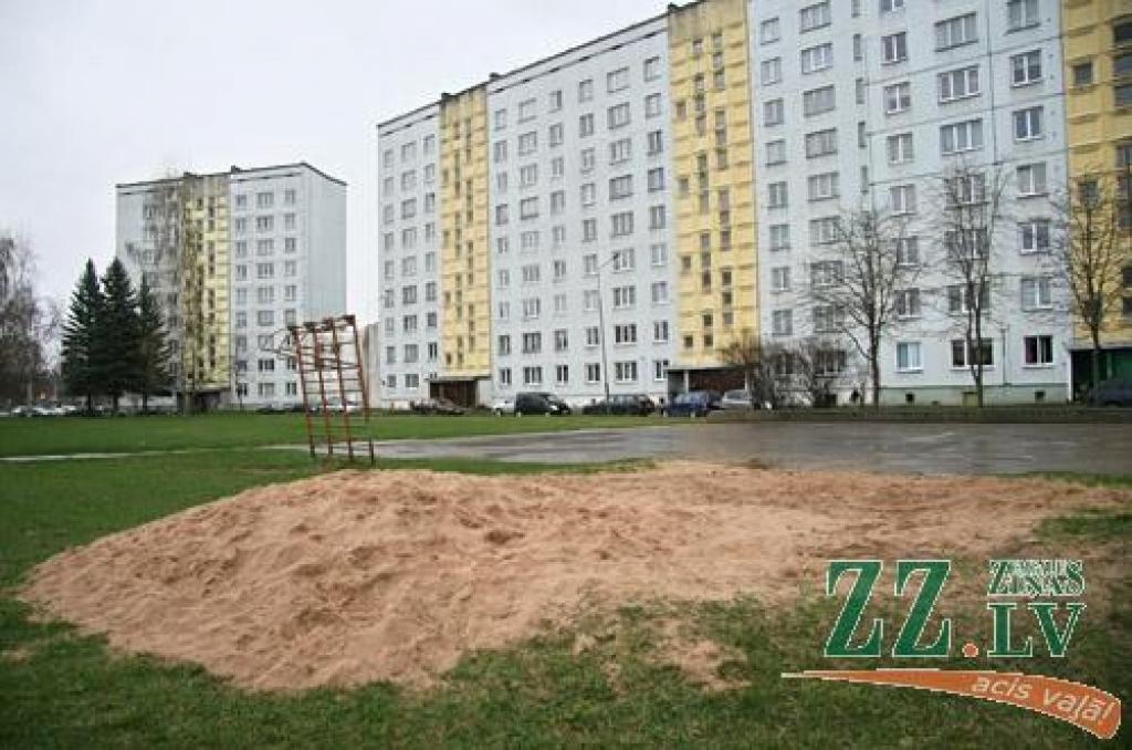 Arī RAF dzīvojamajā masīvā gatavojas siltināt mājas