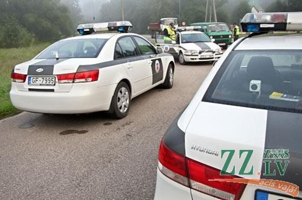 Iedzīvotāji aiztur iedzērušu policistu, kurš šaudījies pie spēļu zāles; šāvējs atbrīvots (papildināta)