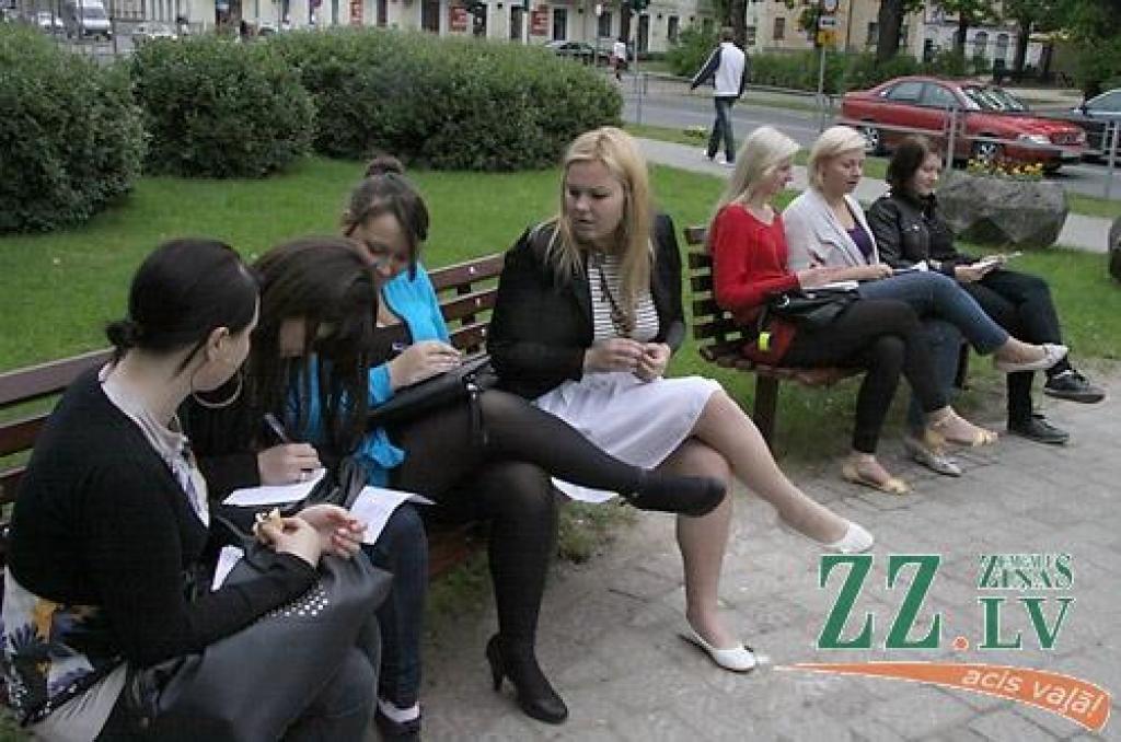 Otrdien «Zemgales Ziņās»: Skolu beidzēji ēd biezpienu pirms eksāmeniem; traģēdija Lielupē atsedz nepilnības sacensību rīkošanas noteikumos