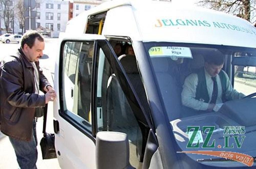 Pēc pasažieru sūdzībām divus «mikriņus» aizstās ar autobusiem
