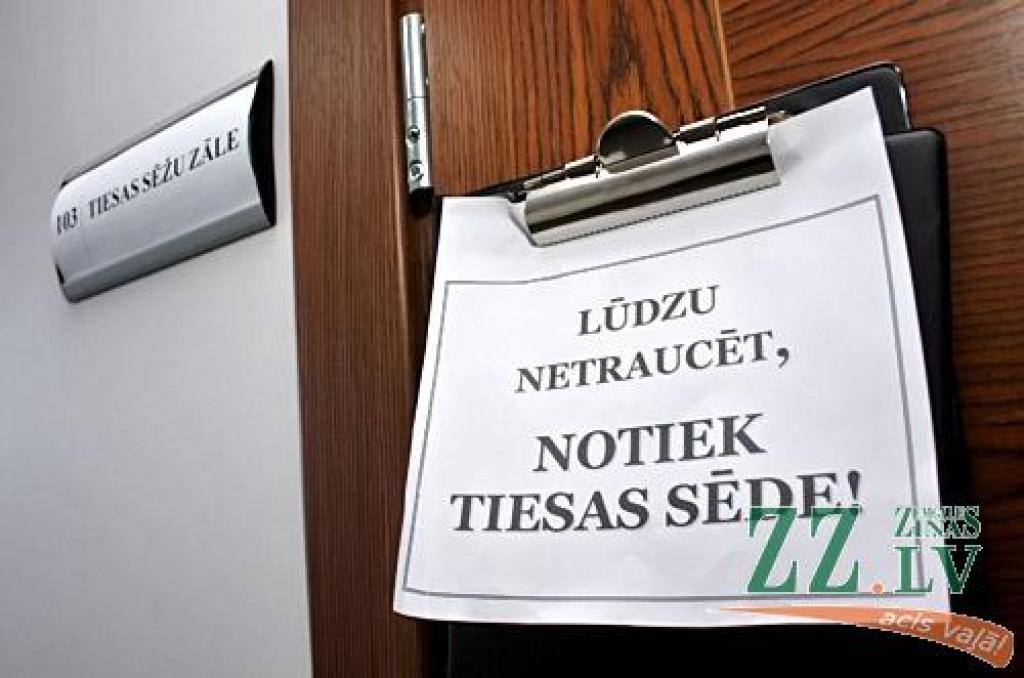 Ceturtdien «Zemgales Ziņās»: Zemgales apgabaltiesa sēžu zālē liek apcietināt policistus, kas nežēlīgi piekāva aizturētos