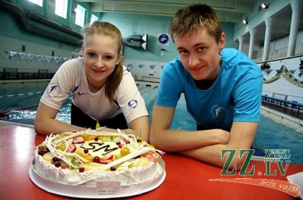 Peldētāji uzvar skolēnu sporta spēlēs