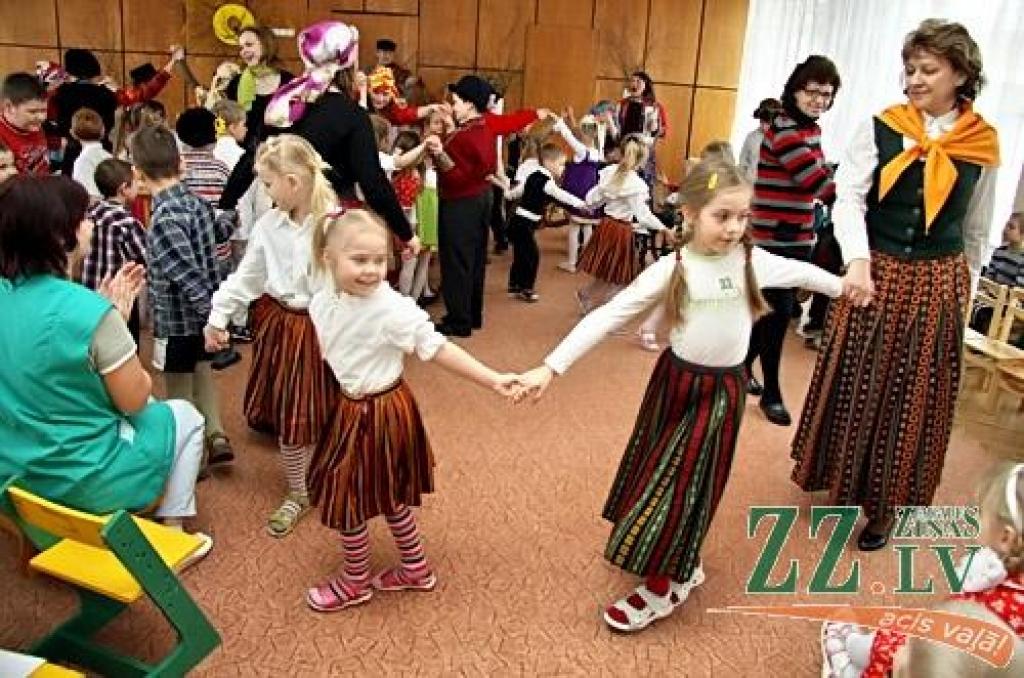 FOTO: Ānē svin gan Meteņus, gan Masļeņicu