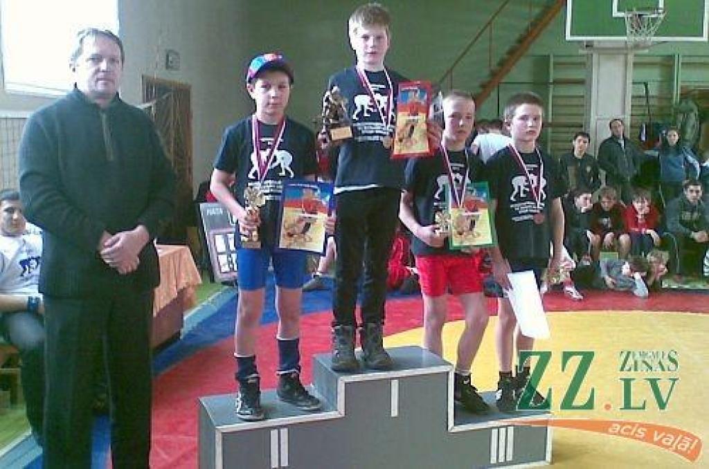 Brīvā cīņa. Edgars Batkovskis uzvar Čerņahovskā