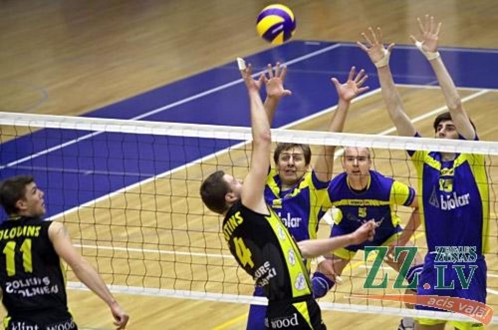 Volejbols. «Biolars» mājas spēlē Jelgavā piekāpjas «Poliurs/Ozolnieki» vienībai (ar foto)