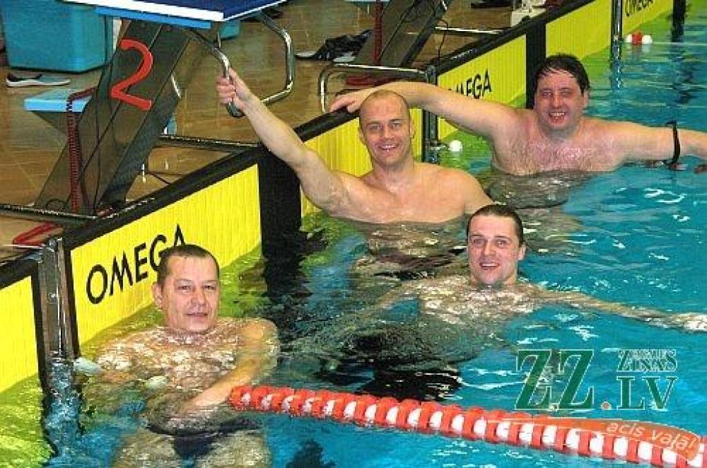 Peldēšana. Jelgavniekiem uzvaras vecmeistaru sacensībās «Baltic Amber Cup 2011»