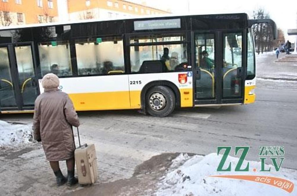 Jelgavas Dome liedz skolotājiem pilsētā braukt par puscenu