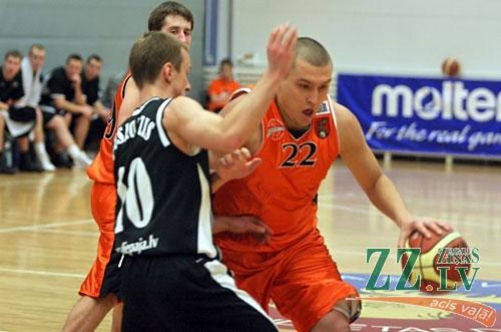 Basketbols. Klaipēdas «Neptunas» interesējas par jelgavnieku Edgaru Krūmiņu