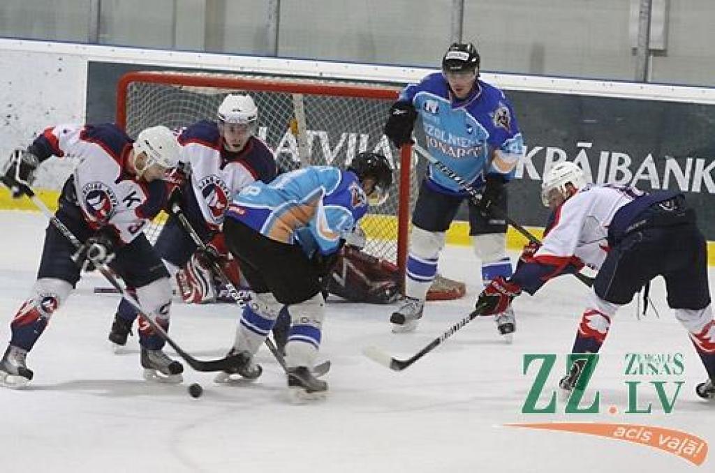 Hokejs. «Ozolnieki/Monarch» savā laukumā zaudē vicelīderiem (ar foto)