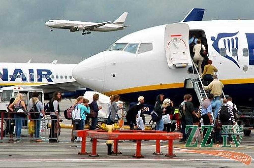 «Ryanair» sniega dēļ atceļ reisus no Rīgas