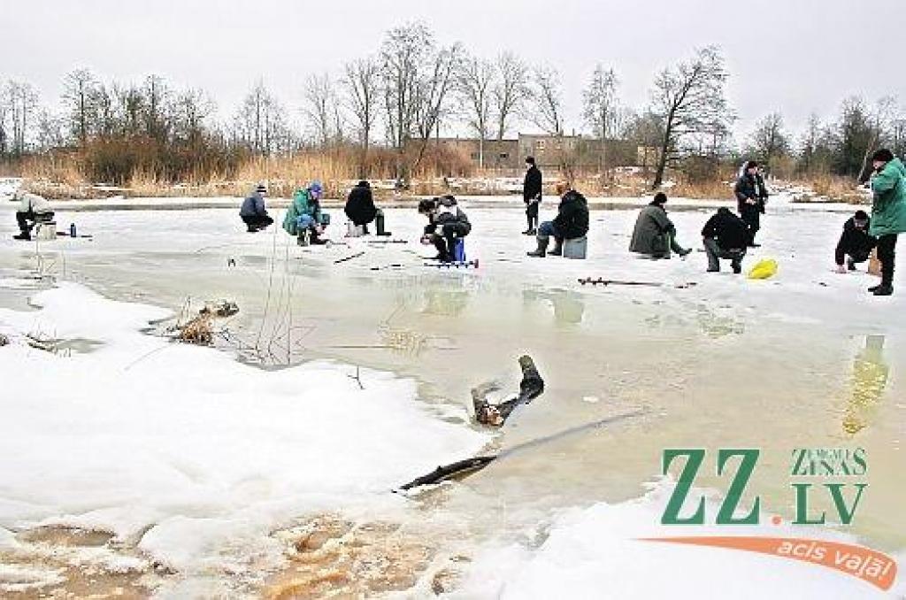 Ventā sākusies ledus iešana, Lielupe - mierīga