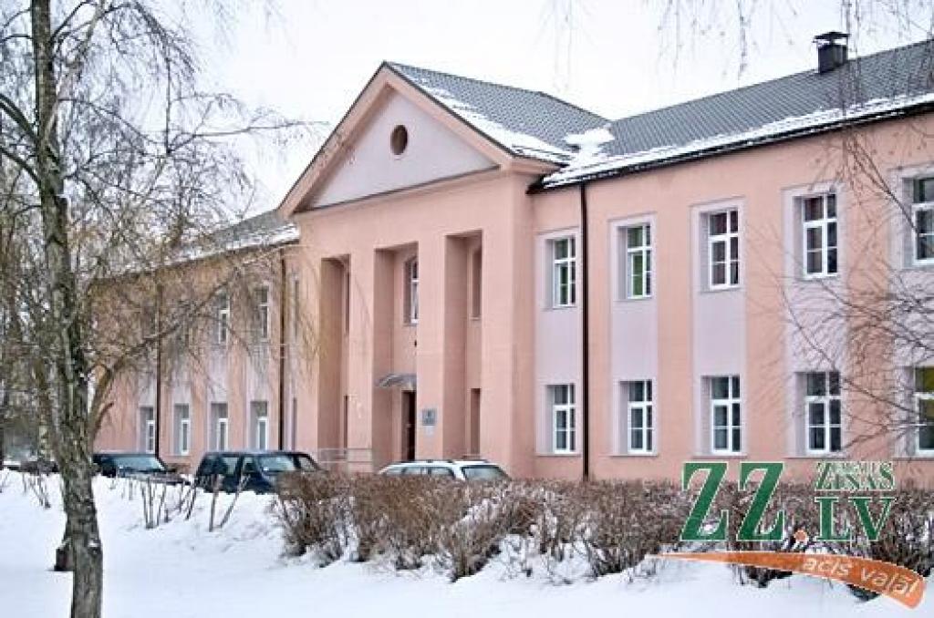 Ekspertīze: Kalnciemā galvenā vaina ir jumta ventilācijā, nevis pārkarē