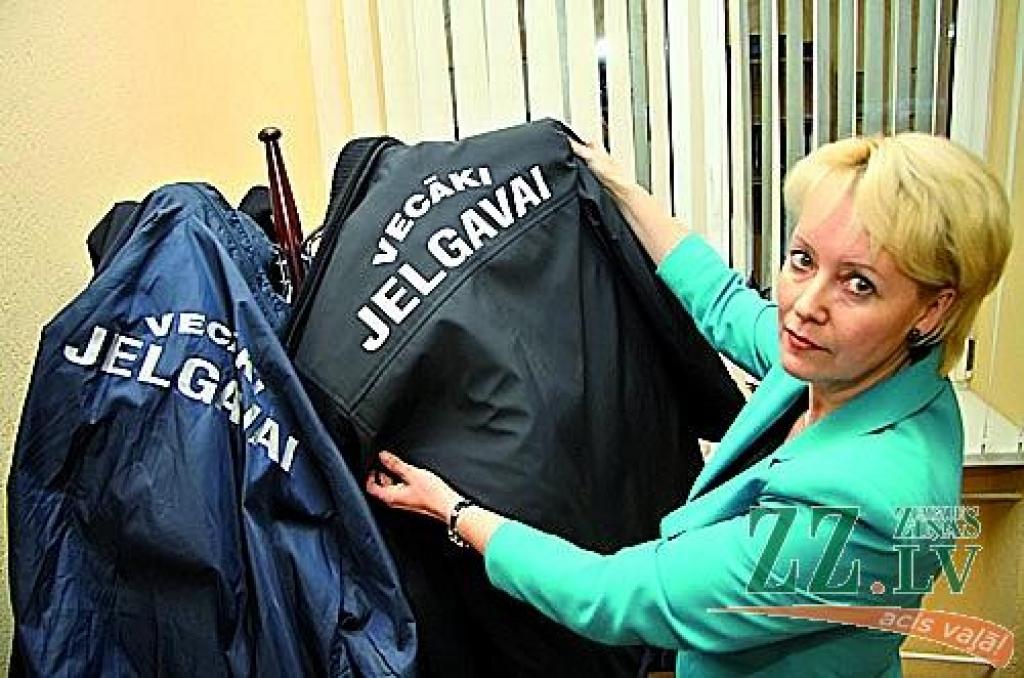 Vecāki atkal iešot ielās