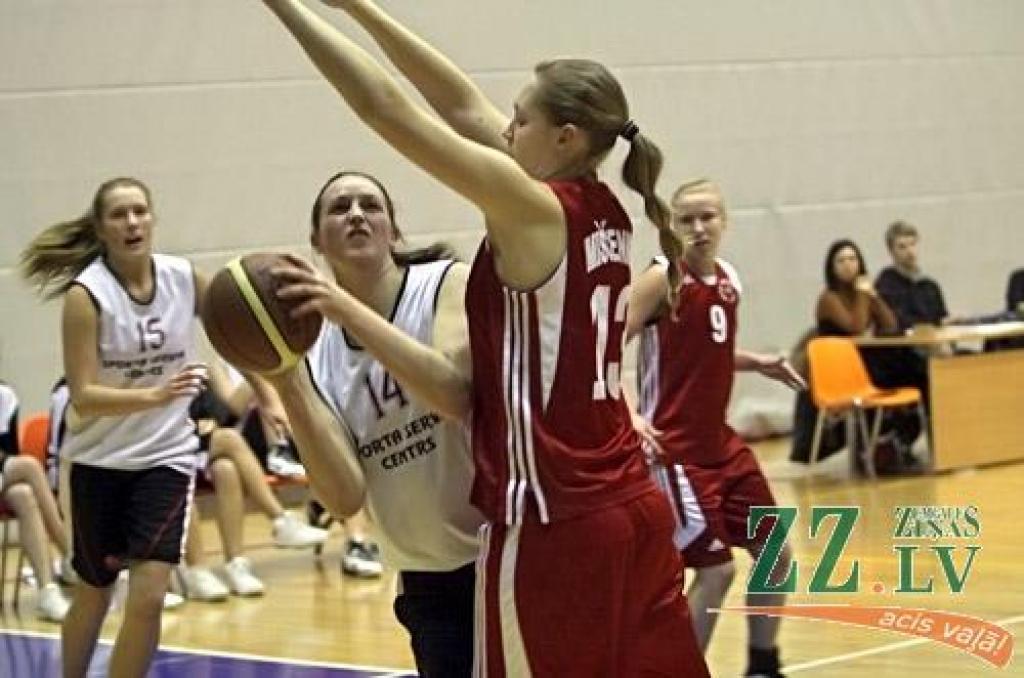 Basketbols. Jelgavnieces izlaiž uzvaru no rokām