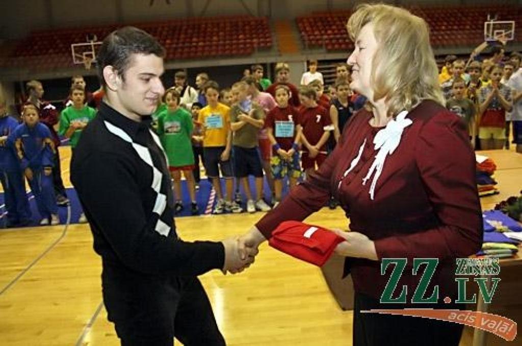 Sveic novada jaunatnes sporta laureātus (ar foto)