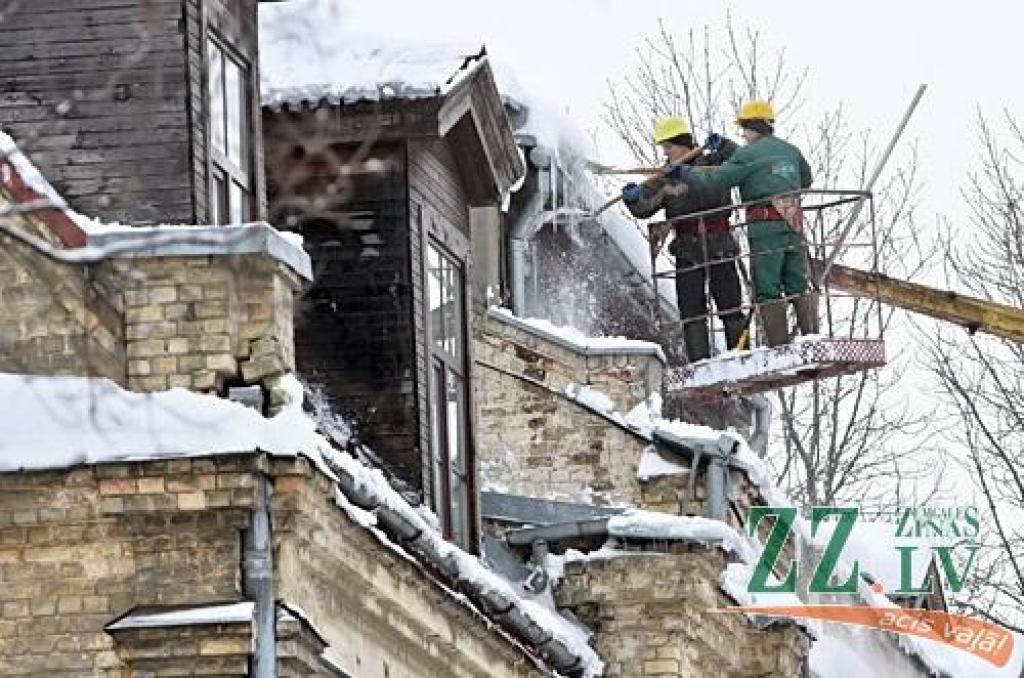 Vējonis lūdz pašvaldības steidzami nodrošināt ēku jumtu tīrīšanu