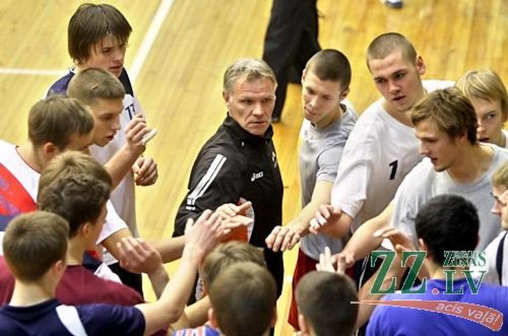 Volejbols. «Ozīšiem» gada noslēgumā draudzības spēle un kliņģeris