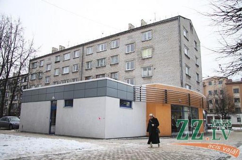 Ceturtdien «Zemgales Ziņās»: Ēkas piebūve Mātera un Lielās ielas stūrī – nelikumīgi uzcelta un nojaucama