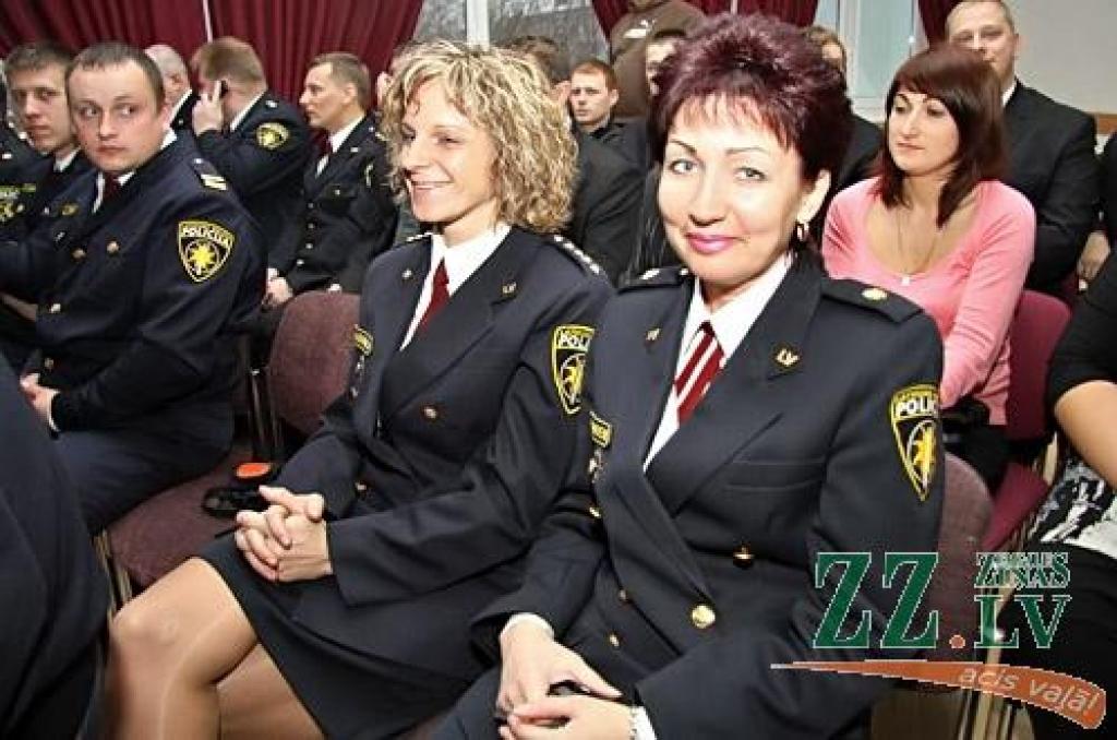 Apbalvo policistus; aptaujā par labāko iebalsota Tatjana Flandere (ar foto)