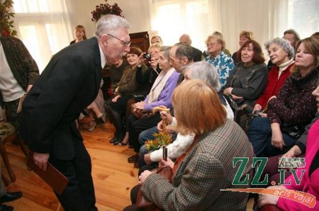 Foto: Tapis literāri muzikālais klubiņš