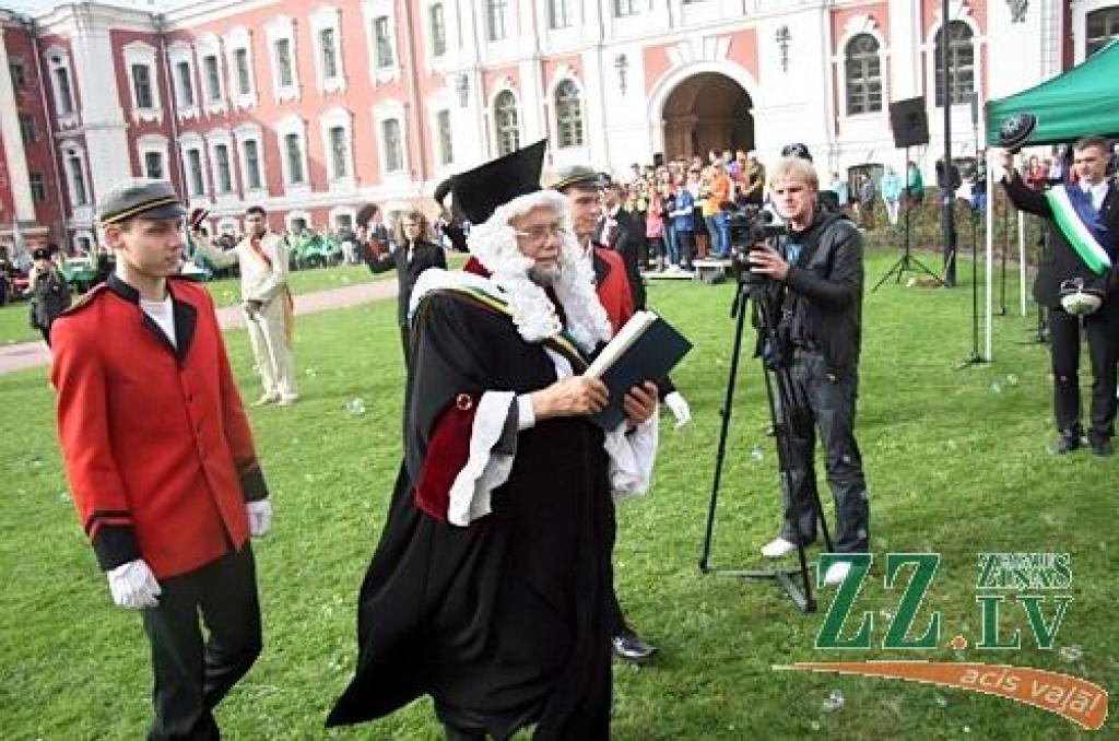 Azemitologa lielā balva tiek Tehniskās fakultātes studentiem