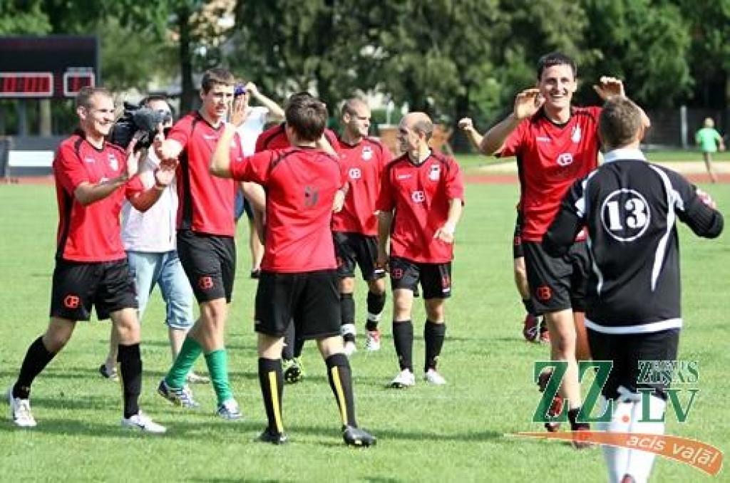 FOTO:Jelgavas komanda izcīna trešo vietu «Mītava open 2011» minifutbola turnīrā