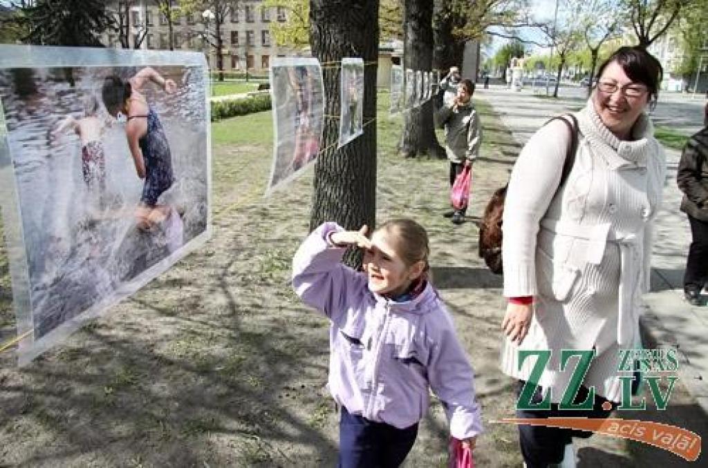 Pludmale Harija Dainas Liepiņa fotoattēlos pilsētas centrā